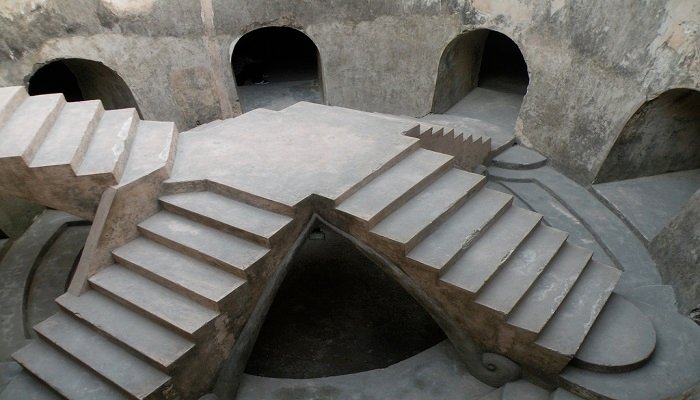 Sumur Gumuling Tamansari